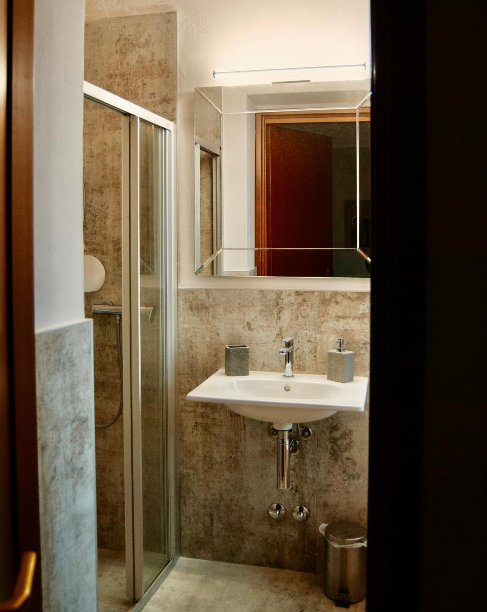 Welcome Traveller Frida'S Rooms Caprino Veronese Exterior foto