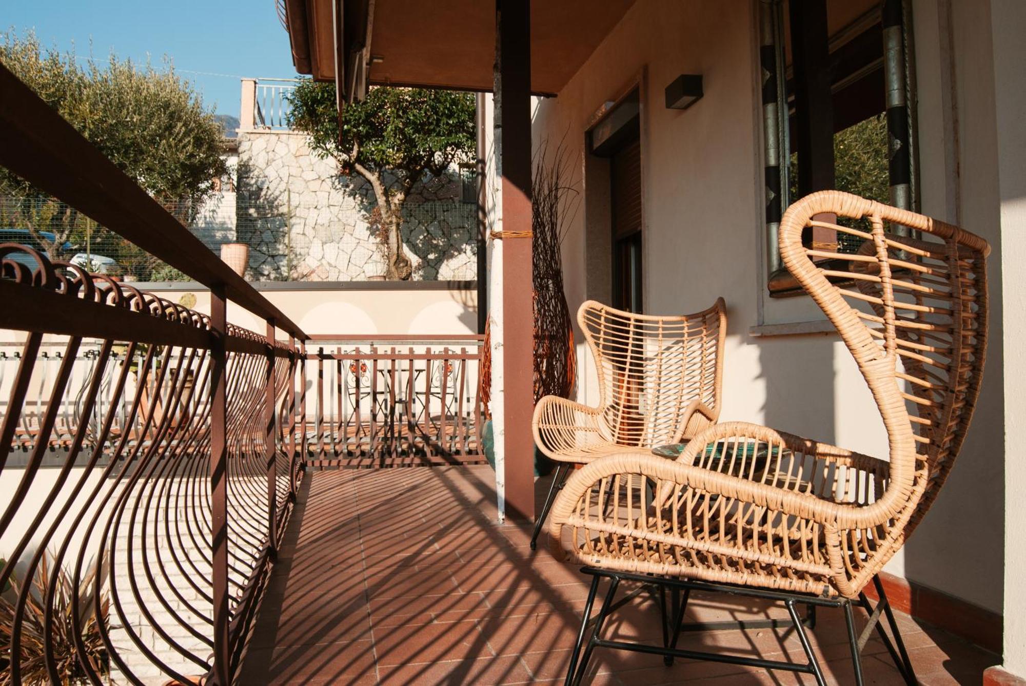 Welcome Traveller Frida'S Rooms Caprino Veronese Exterior foto